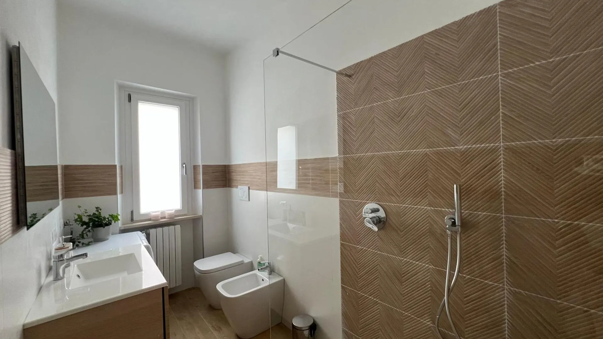 R&S Apartment 몬차